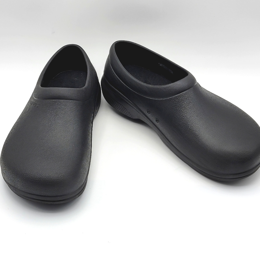 CROCS ON-THE-CLOCK LITERIDE WORK SLIP-ON. SIZE W-10 M-8.‎ S1010